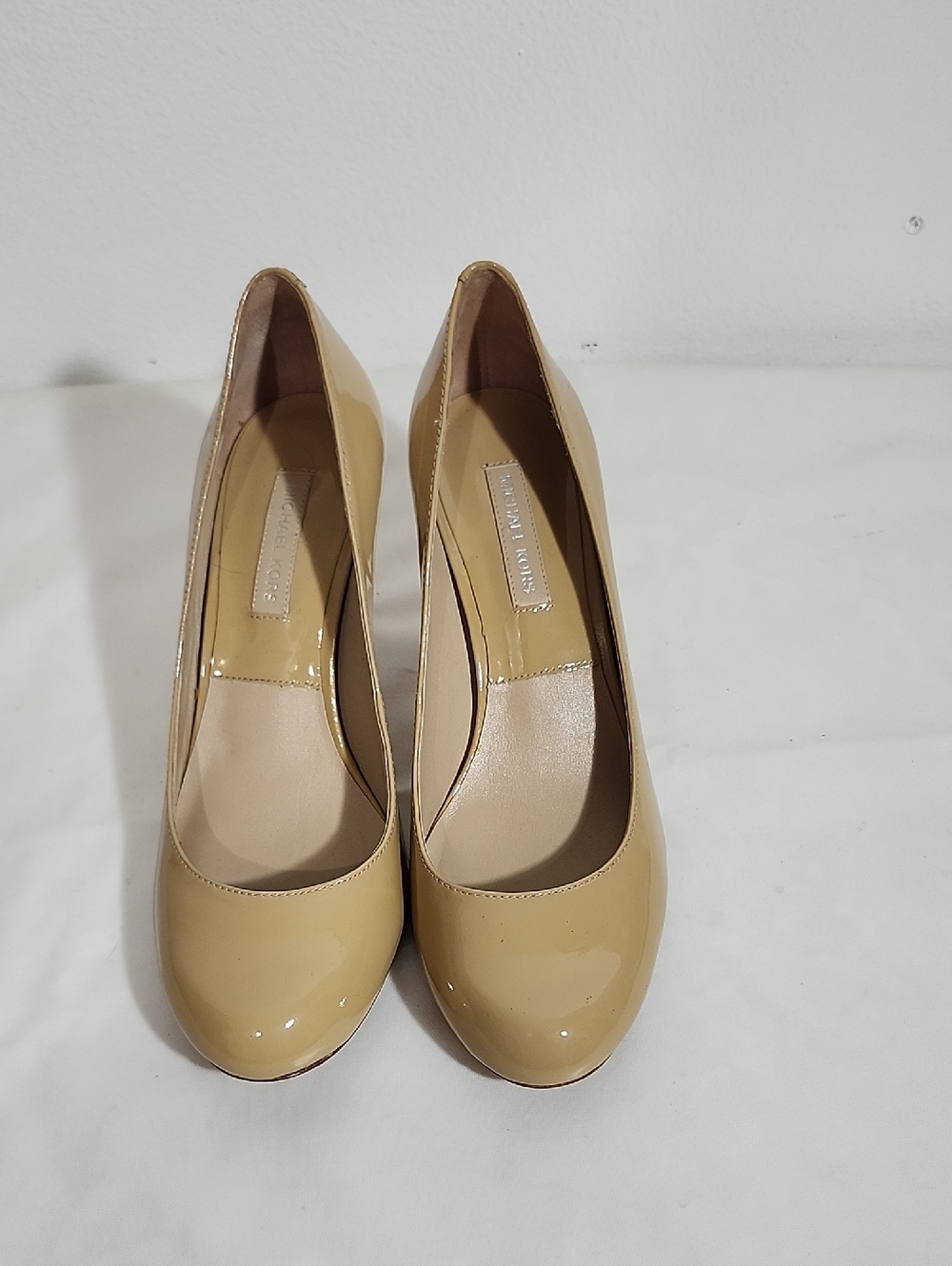 Michael Kors Beige Patent Round-Toe Women’s Pumps